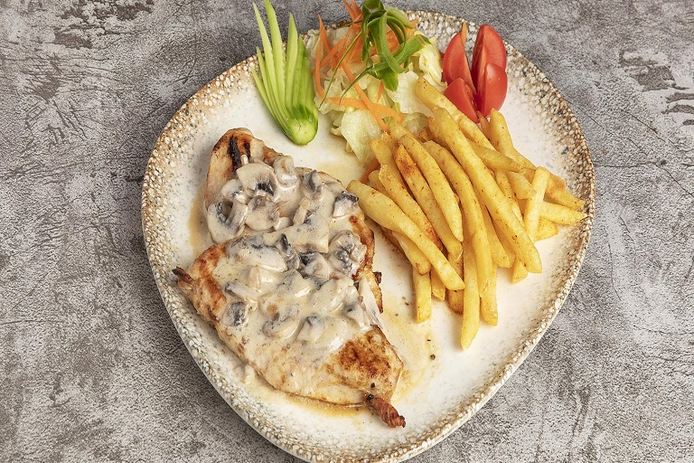 MUSHROOM SOSLU TAVUK
