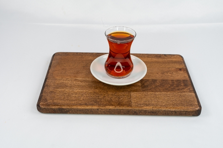 GELENEKSEL SİYAH BARDAK ÇAY