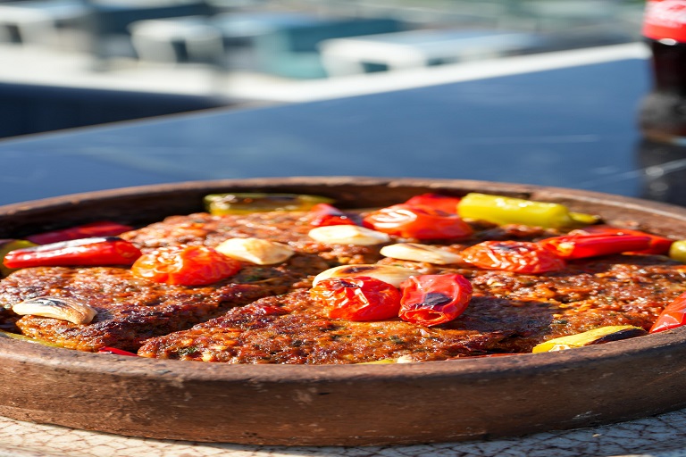 ALA SPECIALS GÜVEÇTE KİLİS KEBAB (2 KİŞİLİK )